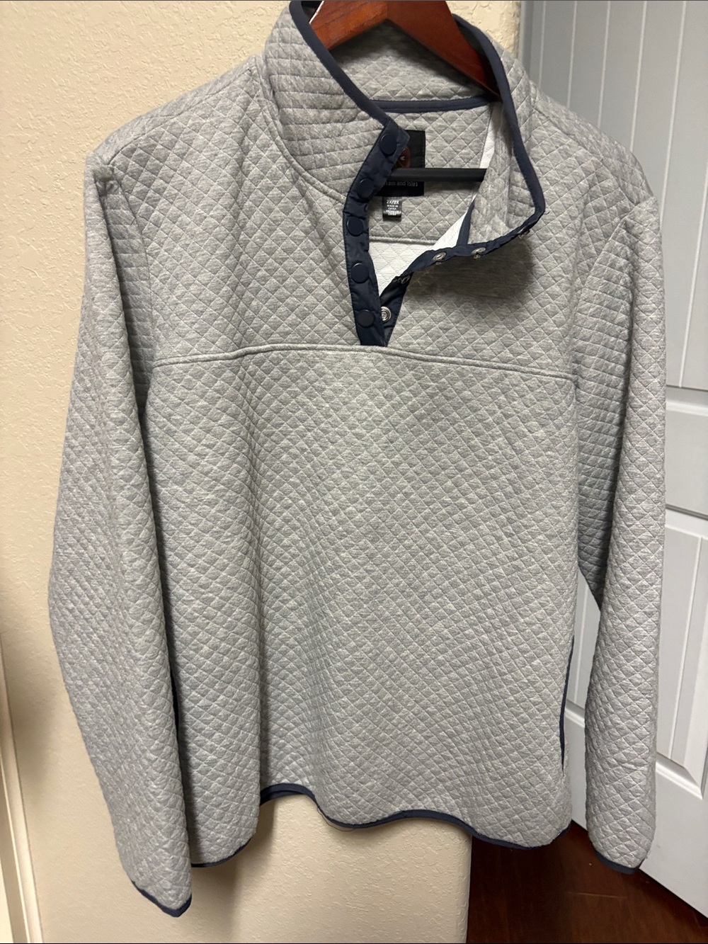 Quilted Snap-Front Pullover in Light Gray with Navy Trim